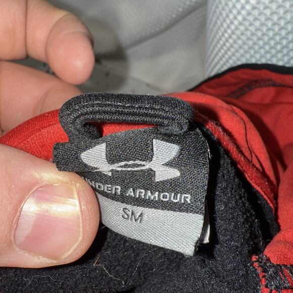 Size Small - Under Armour Hoodie Embroidered Black And Red - Picture 6 of 6